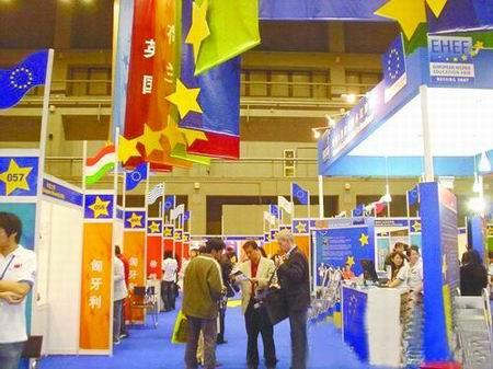 英国名校使出浑身解数抢生